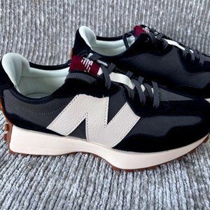 NEW New Balance 327 - Black Moonbeam Sz US 8 / EU39 $165